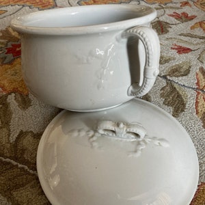 Grand pot de chambre en pierre de fer blanc antique Pot de Slop en relief Jardinière en grès de cuisine de ferme Soupière en porcelaine anglaise J & G Meakin image 4