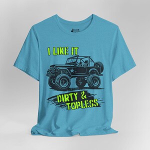 Brudny i bez koszulki | Koszulka Jeep Offroad | Zabawny T-shirt z motywem błotnistych samochodów 4x4 | Koszulka do picia Jeep | Prezent na przygodę w terenie | Koszulka z grafiką do jazdy szlakiem
