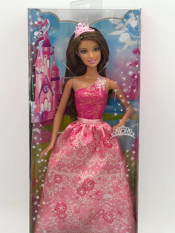 barbie doll pink dress Princess Glitter Gown Tiara NRFB Mattel 2012 Fantasy Castle Doll cannot stand alone 6 Fantabulous Men's Sneakers Color:British Tan-Dark Natural Floral embellished mini dress Outfit
