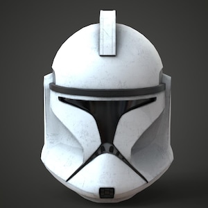 Puede incluir: Casco de Clone Trooper blanco y negro, un accesorio de Star Wars. El casco tiene una parte superior redondeada con una aleta rectangular y una visera negra. El diseño incluye un patrón en forma de T negro en la cara y una superficie texturizada.