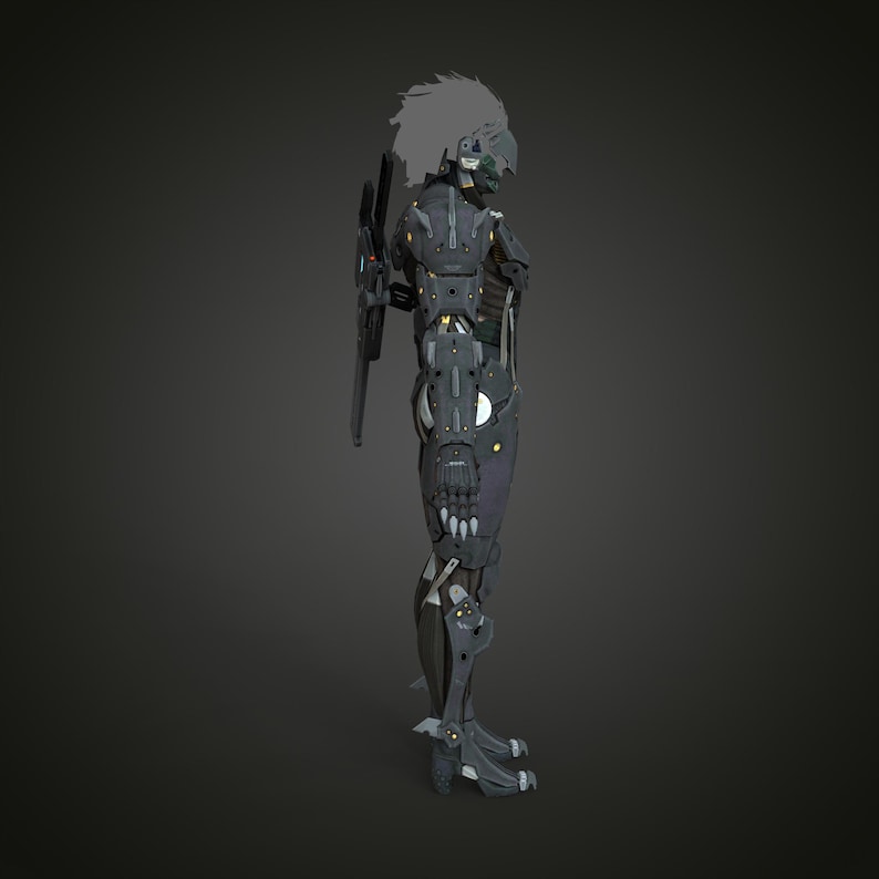 K&ouml;nnte beinhalten: Seitenansicht einer futuristischen Roboterfigur in Grau-, Schwarz- und Silbert&ouml;nen. Die Figur hat ein detailliertes mechanisches Design mit sichtbaren Gelenken, Panzerplatten und einem stilisierten Kopf mit wei&szlig;en Haaren. Die Figur h&auml;lt eine Waffe.