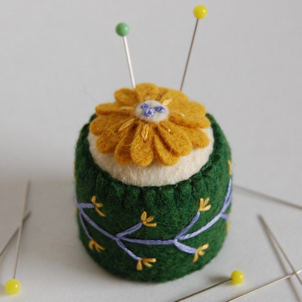 Mini Yellow Daisy Pincushion - Green