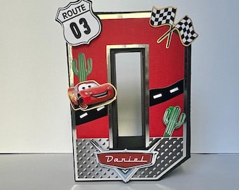 Litery 3D z motywem samochodów: spersonalizowana dekoracja na przyjęcie urodzinowe w kształcie samochodu wyścigowego