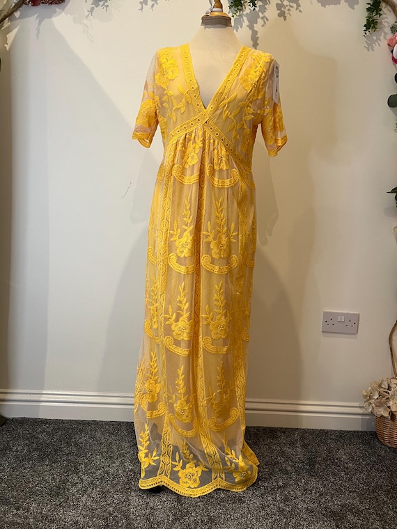 green emerald velvet dress Boho Lace Maternity Dress for Photoshoot Photography Baby Shower V-Neck  Dresses Cream at Amazon Women's Clothing store main image 1