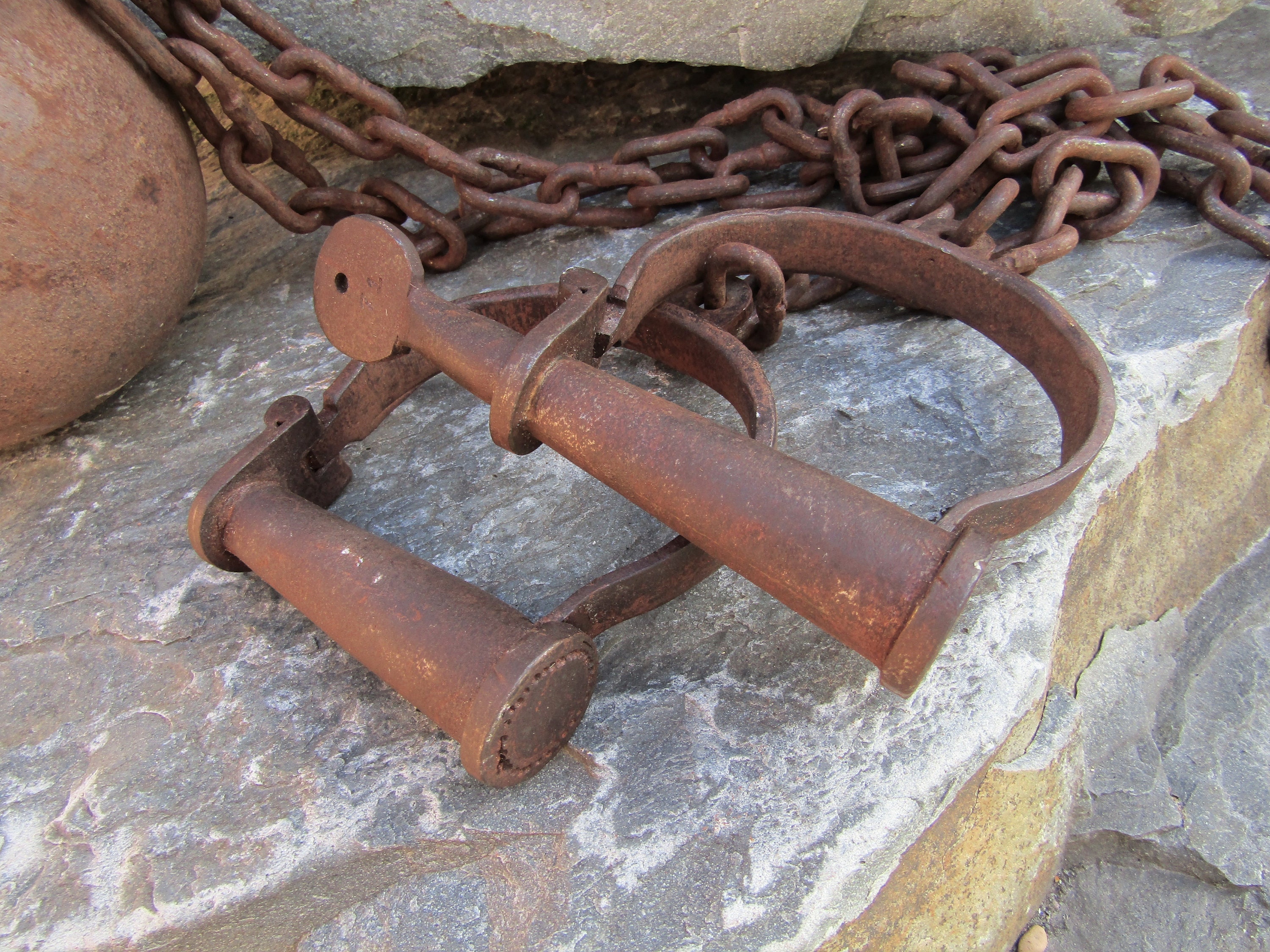 Leavenworth Kansas Prison Ball & Chain Rusty Antique Style Cast Iron Prisoners 