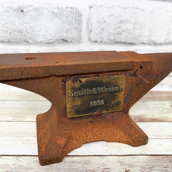 Rustic Rusty Cast Iron Anvil w/ Smith & Wesson 1856 Brass Plaque 8" x 3.5" Jeweler Paperweight Doorstop