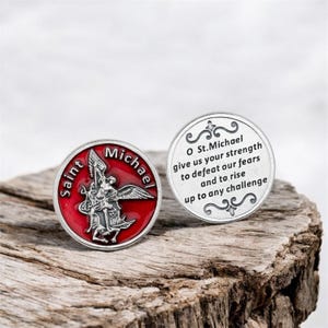 Moneda de bolsillo de esmalte de santo: símbolo devocional católico con oración