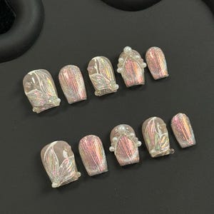 Meerjungfrau Drücken Sie auf die Nägel | Schillernde holographische Perlen-Fake-Nägel | Handgemachtes 3D Blumen Nail Art Set | Rafayel Frau Nagel | Liebe und Weite