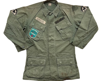 Chaqueta vintage muy rara, camisa de camuflaje de jungla, bolsillo inclinado, médica, guerra de Vietnam