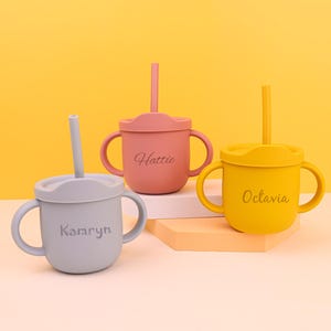 Copo de silicone com canudo e nome personalizado para bebês, copo infantil em formato de cogumelo com canudo, copo de treinamento infantil personalizado e gravado, antiderramamento - 7 onças