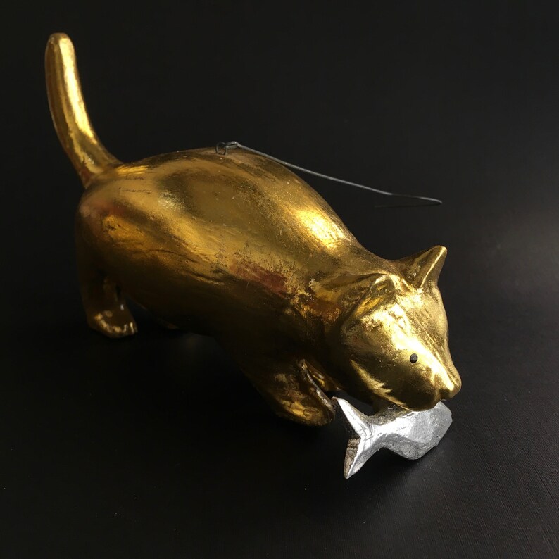 Cat /& Fish Christmas Ornament Gold Cat with Catch Holiday Decoration Fun Hand Carved Wood Tree Ornament made in Indonesia Fishing Cat
