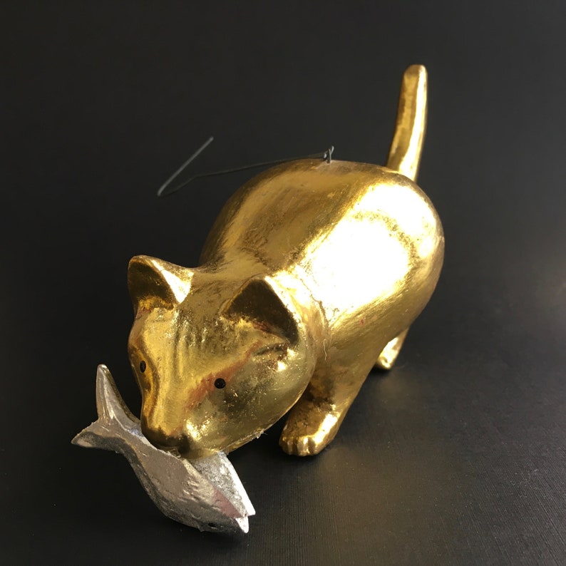 Cat /& Fish Christmas Ornament Gold Cat with Catch Holiday Decoration Fun Hand Carved Wood Tree Ornament made in Indonesia Fishing Cat