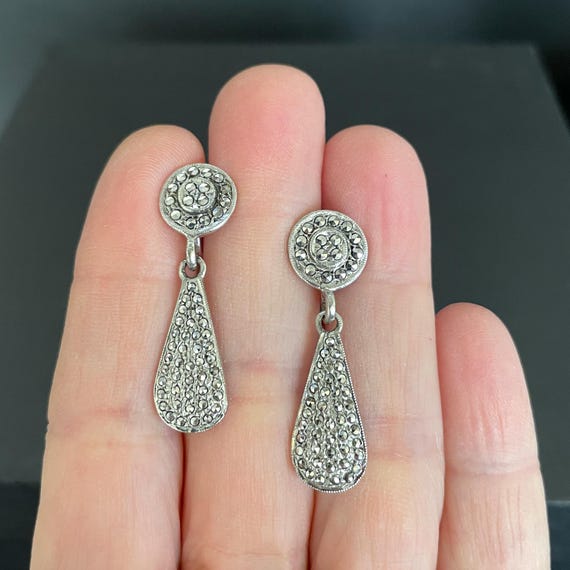 simple subtle circle and teardrop rhinestone scre… - image 1