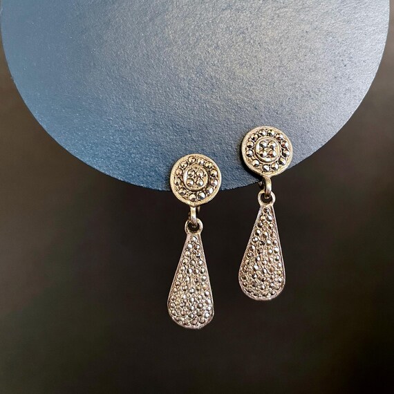 simple subtle circle and teardrop rhinestone scre… - image 2