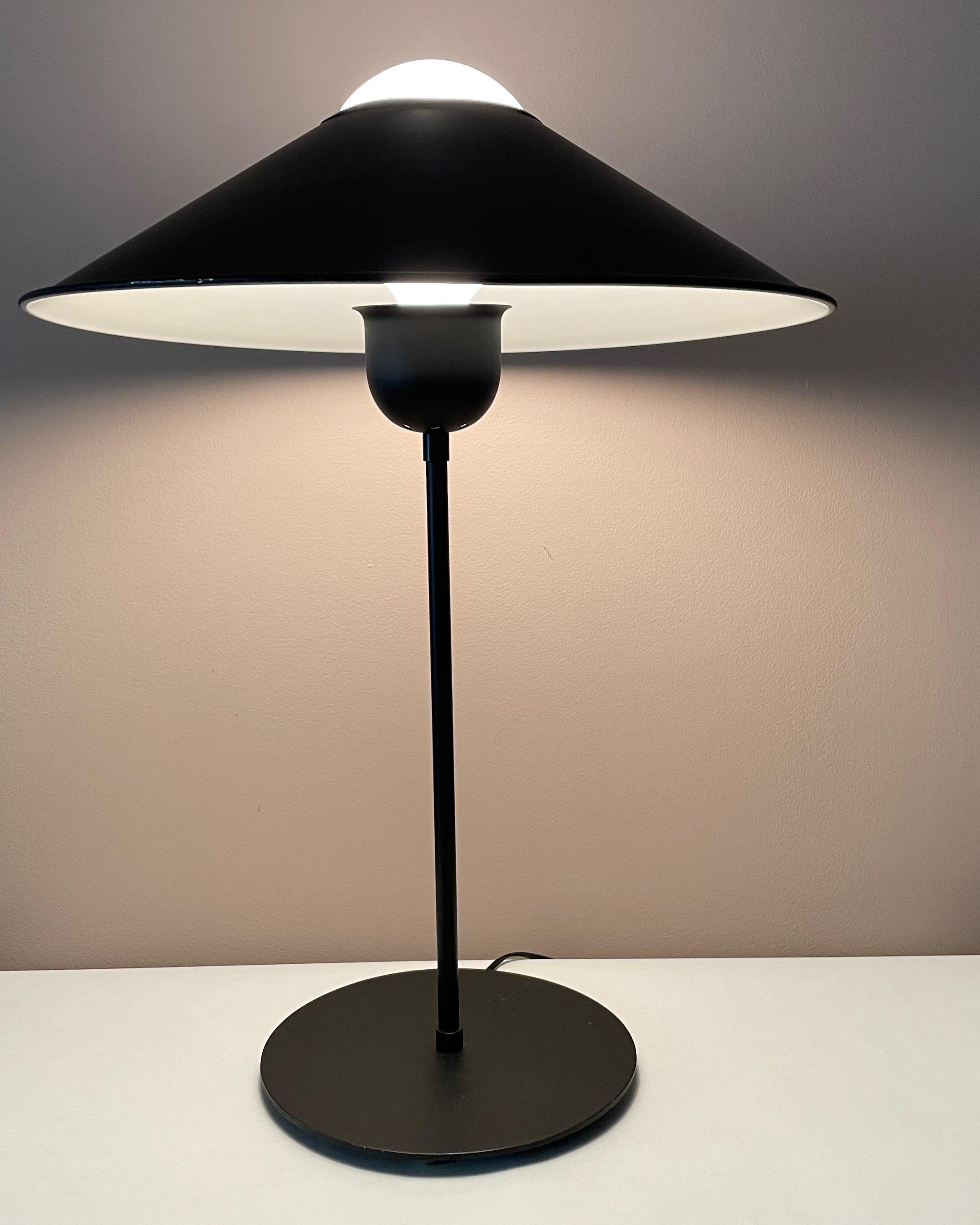 Vintage Black MCM Table Lamp With Saucer Shade . Mid-century Lamp