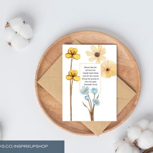 Tarjeta con versículo bíblico sencillo para madres Proverbios 31:31, imprimible cristiano, tarjetas de aliento bíblicas