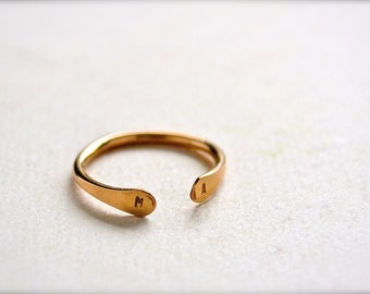 Personalisierter Initialring - goldener Initialring, doppelter Initialring, zwei Initialen, Monogramm, personalisierter Ring, Sweetheart Ring