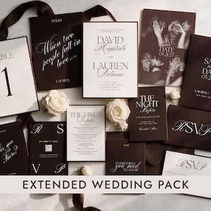 Puede incluir: Una colección de papelería de boda en marrón oscuro y blanco, con tarjetas que incluyen texto como Table 1, When two people fall in love, David and Lauren, Save our date 05.21.27, The Night Before, The Finer Details, RSVP y See you there.