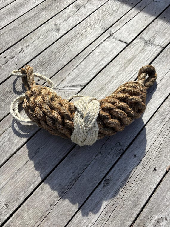 Medium Manila Bow Rope Fender