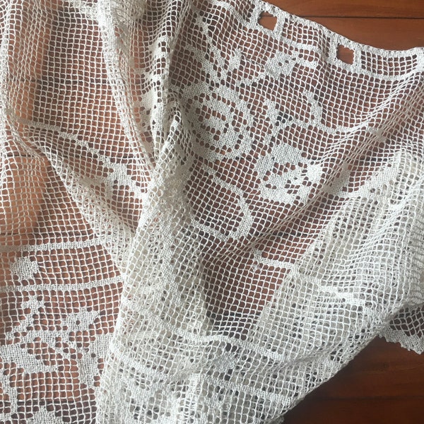 Vintage hand made Tuscany lace, filet lace valance, rose pattern 1980s, price per meter