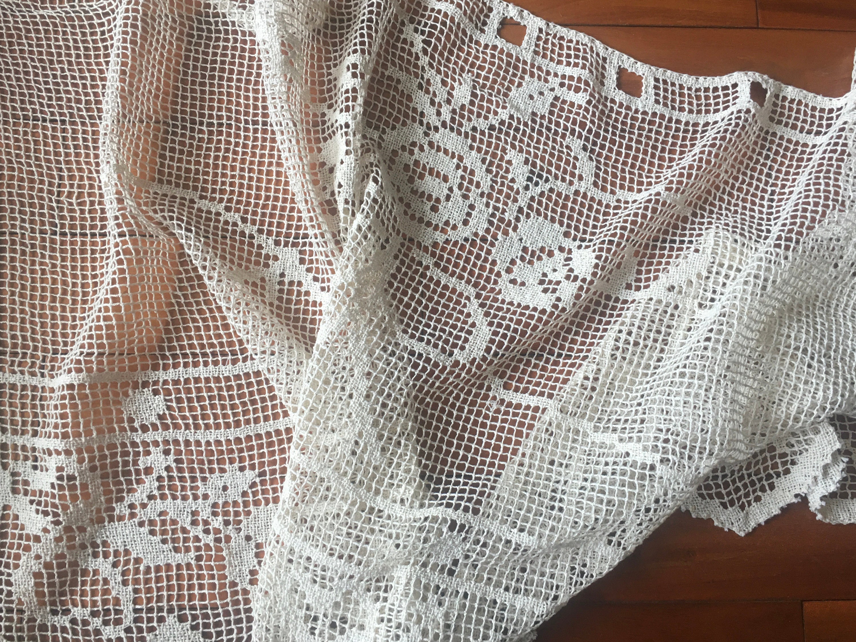 Vintage Handmade 1980s Tuscany Filet Lace with Rose Pattern - Shell Edging Valance, Piano Runner, 100% Cotton, Custom Width