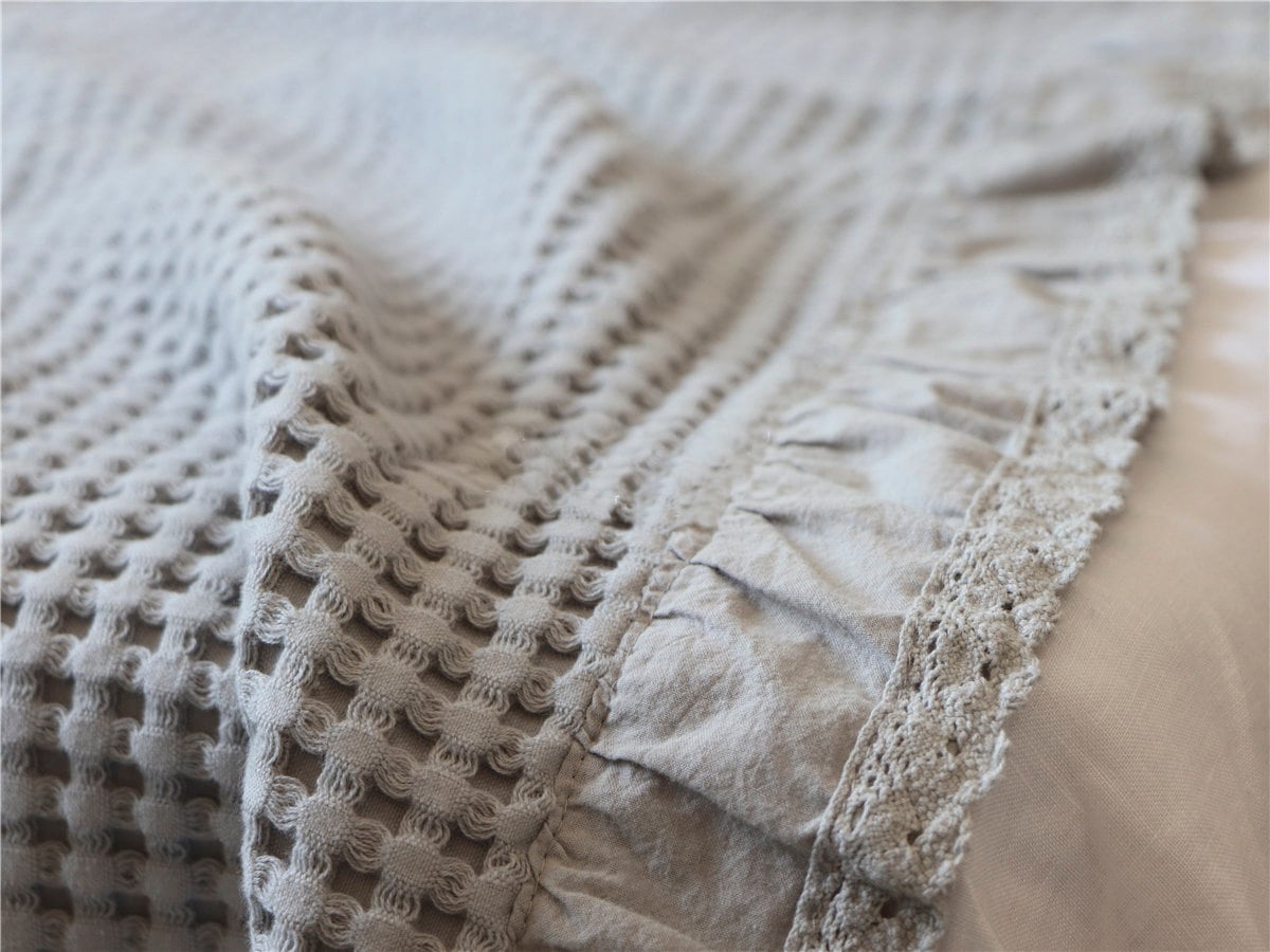 Shabby Chic Softened Waffle Cotton Decke Wrap mit Rüschen und Häkelspitze