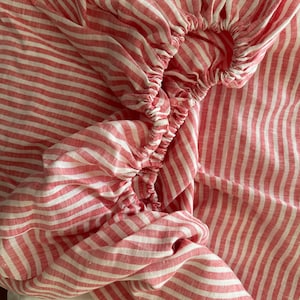 Sábana ajustable de lino lavado a la piedra, sábana ajustable de rayas rojas, tamaños personalizados de Linen Legend