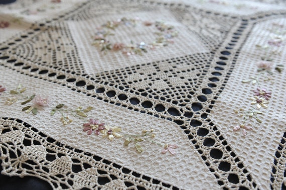 36インチ ハンドメイド クロシェ テーブルクロス リボン刺繍 ピンク花