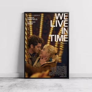 We Live in Time Film Poster, Wohnkultur, Leinwand Wandkunst, personalisiertes Geschenk, individuelles Poster, Wand Kunst Druck