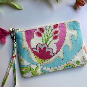 Small wristlet bag, wristlet wallet, wristlet purse, zippered clutch, cellphone wallet, wristlet clutch, travel purse