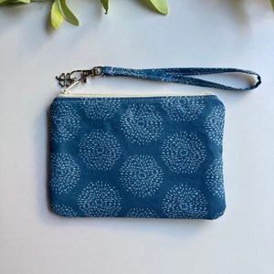 Small Fabric Wristlet – Casual and Classic for Everyday Essentials