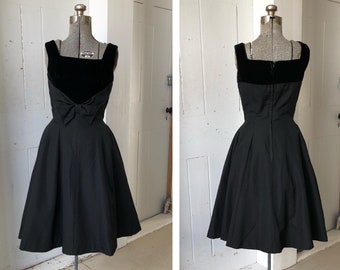 1950s Black Dress NATLYNN Silk Faille & Velvet Semi Formal Sleeveless Full Fluted Skirt kitten bow Size 9 XS