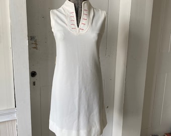 1960s 1970s White Polyester Shift Dress Red Stitching Medium Bargain Basement