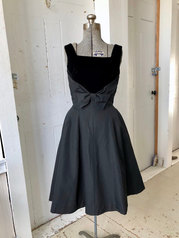 1950s Black Dress NATLYNN Silk Faille & Velvet Se… - image 2