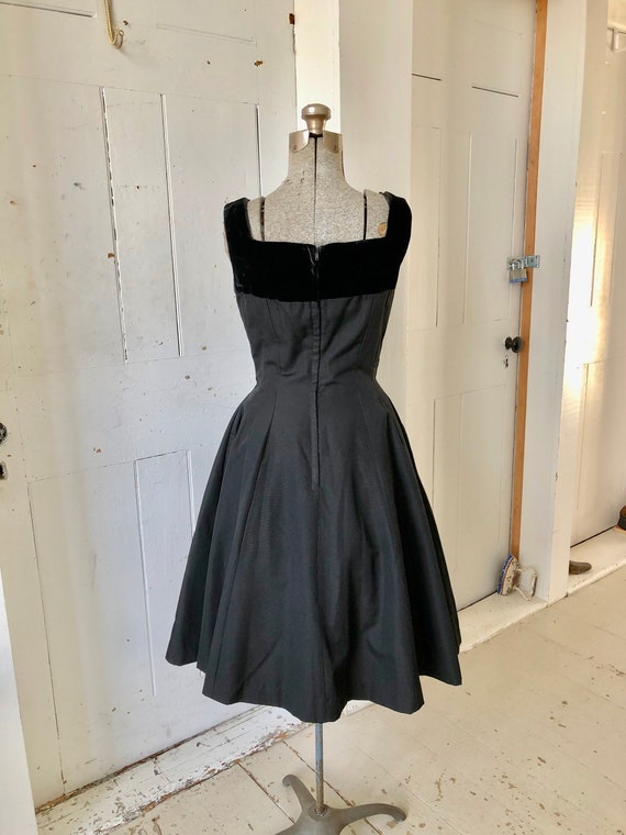 1950s Black Dress NATLYNN Silk Faille & Velvet Se… - image 7