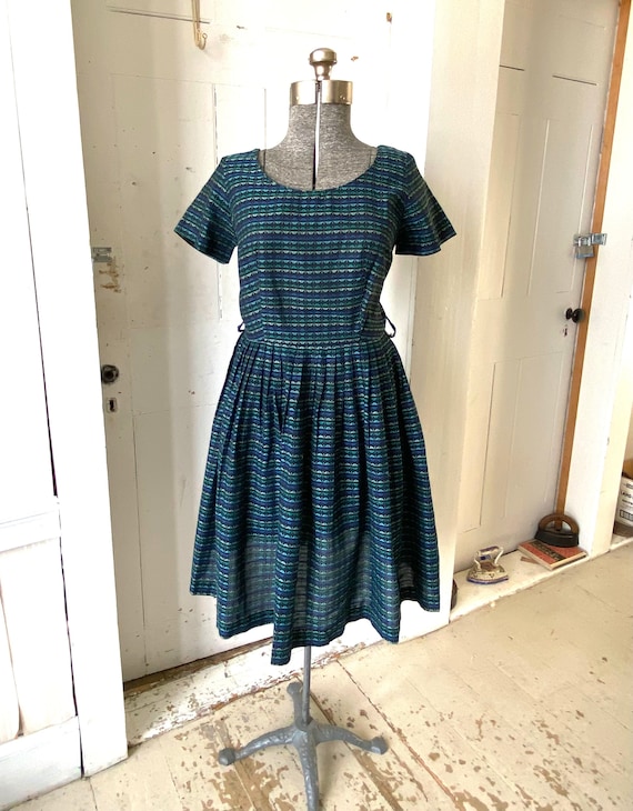 Vintage 1950s Jacquard Print Fit N Flair Dress Un… - image 1