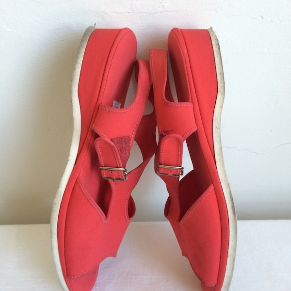 1950s 60s  Red Canvas Daniel Green Summer Spring Mid Century Sandals Shoes Nautical Patriotic Size 8.5 or 9