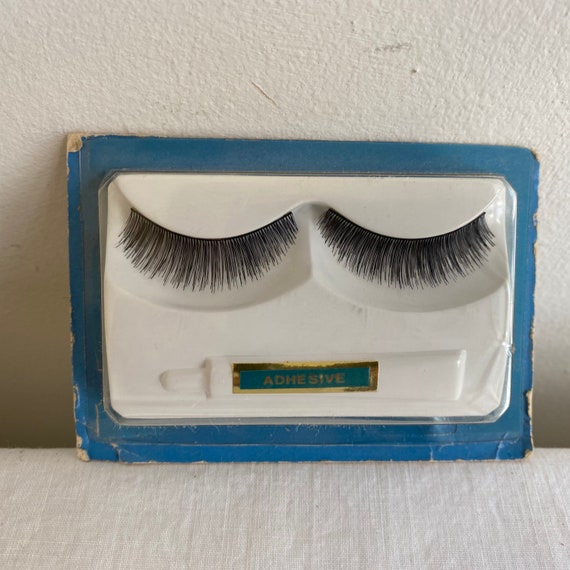 Download Closed Box With Lashes : Closed Box With Lashes Mockup In ...
