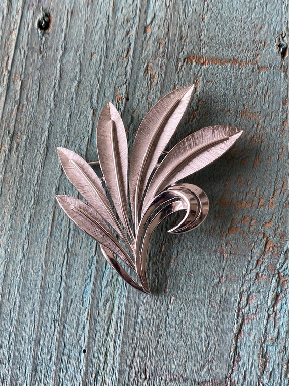 Crown Trifari Leaf Brooch Silvertone Textured brus
