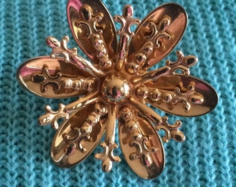 1960s Vintage Snowflake Brooch Fleur De Lis Goldtone NOS
