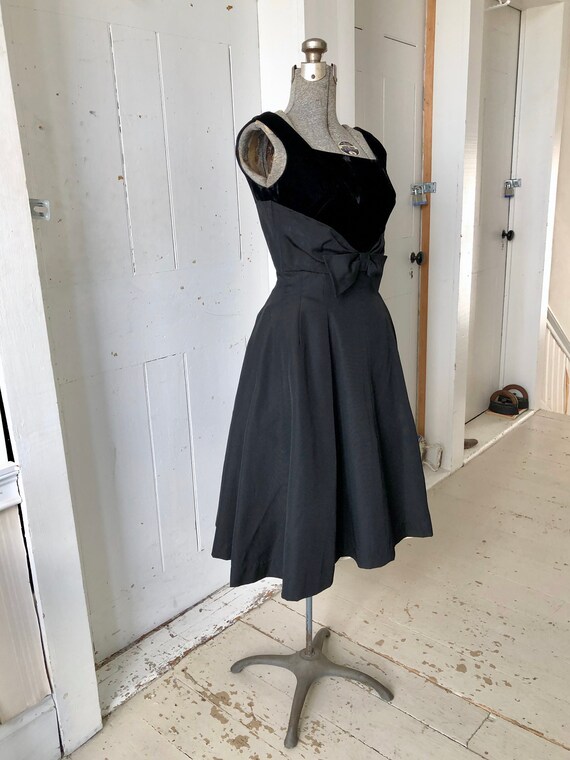 1950s Black Dress NATLYNN Silk Faille & Velvet Se… - image 5