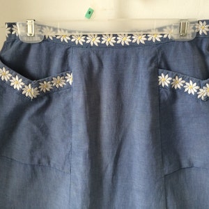 1970s A-Line High Waisted Chambray Skirt with Embroidered Daisies Size 8 10 image 2