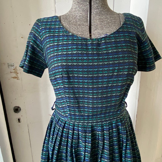 Vintage 1950s Jacquard Print Fit N Flair Dress Un… - image 3