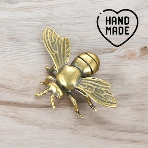 Brass Bee Figurine - Handcrafted Metal Bee Sculpture - Unique Animal Decor - Vintage Style Brass Insect Ornament - Gift for Nature Lovers