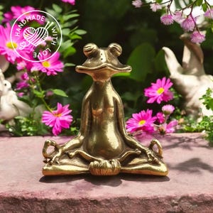Copper Yoga Frog Incense Holder Statue - Zen Meditating Frog Decor - Tranquil Animal Ornament for Home, Desk, Office - Unique Zen Gift Idea
