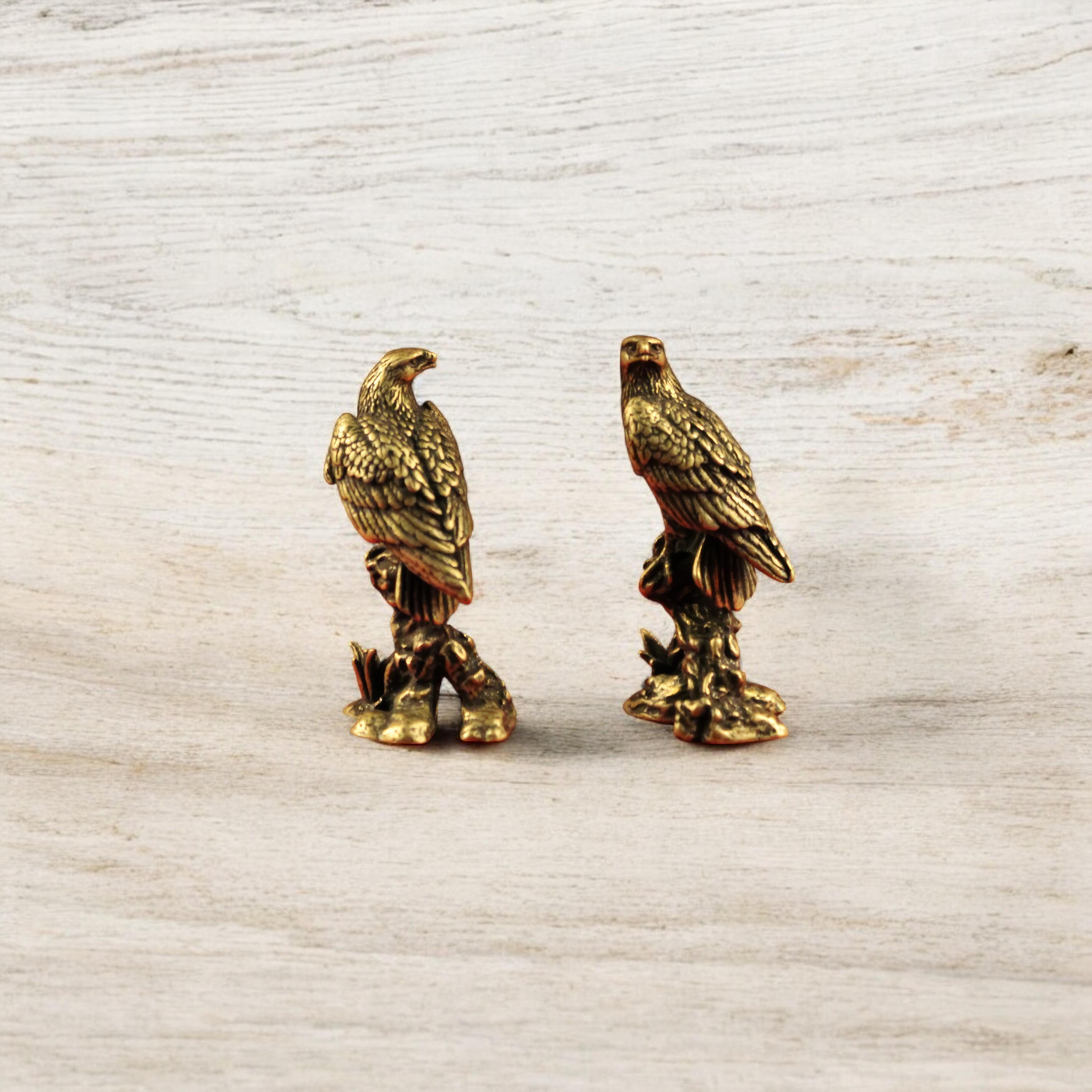 Vintage Style Tamed Falcon Figurine - Solid Brass Metal Art - Craftsmanship with Lost Wax Casting - Small Detailed Sculpture - Creative Gift