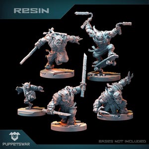 Peut inclure: Cinq figurines miniatures en résine grise de créatures fantastiques dans différentes poses, dont une sur une planche à roulettes. Les figurines sont toutes vêtues et tiennent des armes. Le texte "RESIN" est en haut de l'image. Le texte "BASES NOT INCLUDED" est en bas de l'image.