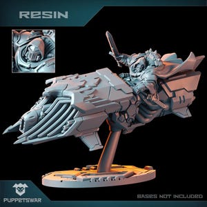 Pode incluir: Um modelo de nave espacial futurista de resina cinza com um cavaleiro. A nave espacial tem um nariz longo e pontudo e uma asa grande e plana. O cavaleiro está usando uma capa com capuz e segurando uma espada. O modelo está em uma base e o texto "RESIN" é visível no canto superior esquerdo. O texto "BASES NOT INCLUDED" é visível no canto inferior direito.