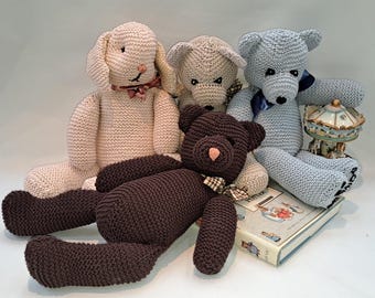 Handgemaakte, gebreide teddybeer. Geschikt voor pasgeborenen