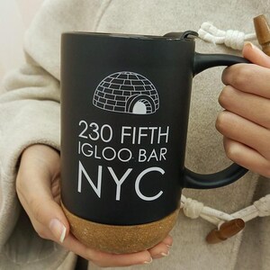 Artisan keramische koffiemok van 500 ml met kurken basis en deksel – Scandinavisch minimalistisch ontwerp voor thuis, café-kantoor – gemakkelijk te pakken cadeau voor koffieliefhebbers